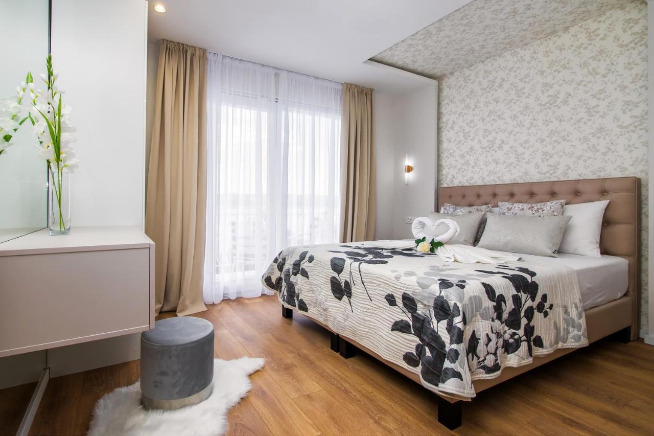 Apartments And Rooms By The Sea Lokva Rogoznica, Omis - 2973 エクステリア 写真