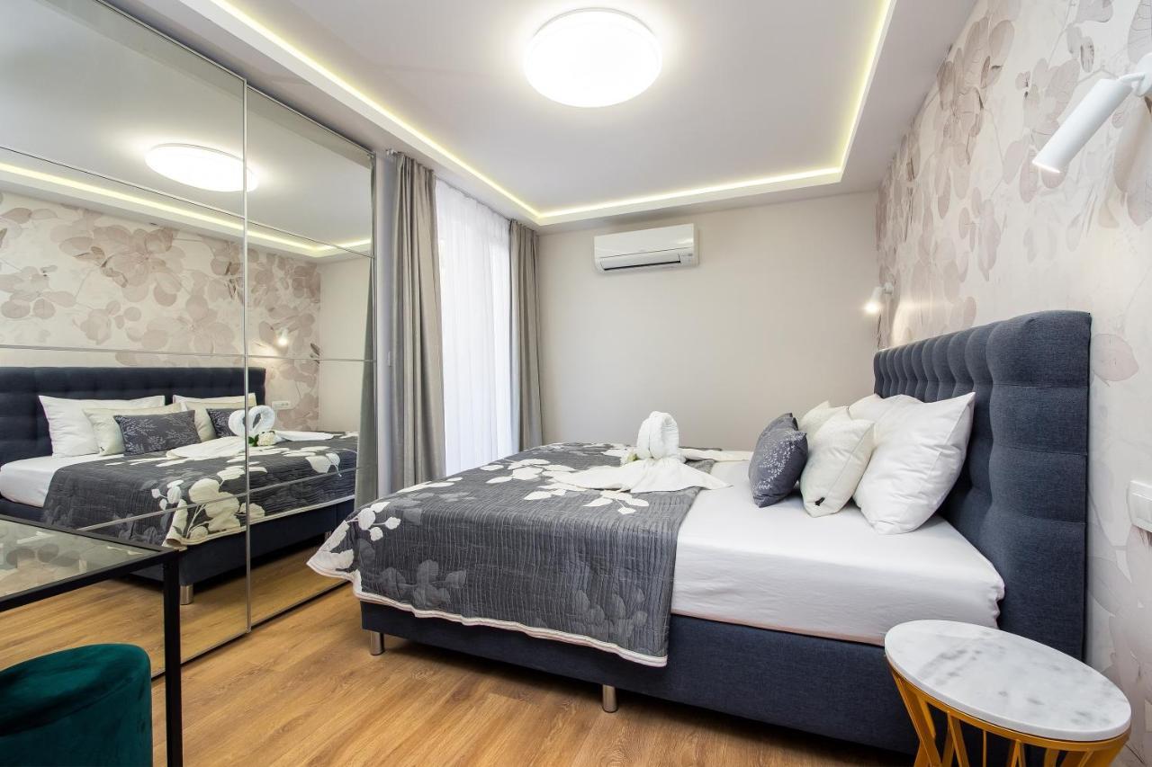 Apartments And Rooms By The Sea Lokva Rogoznica, Omis - 2973 エクステリア 写真